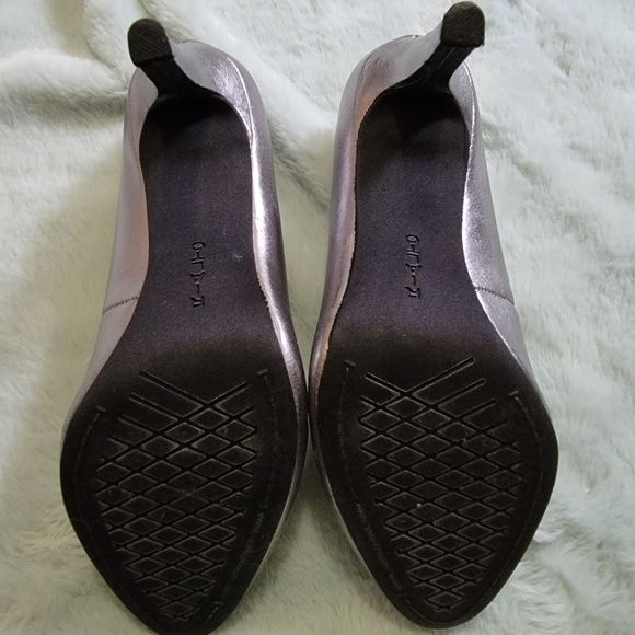 NWOT Silver Heels - Picture 4 of 4